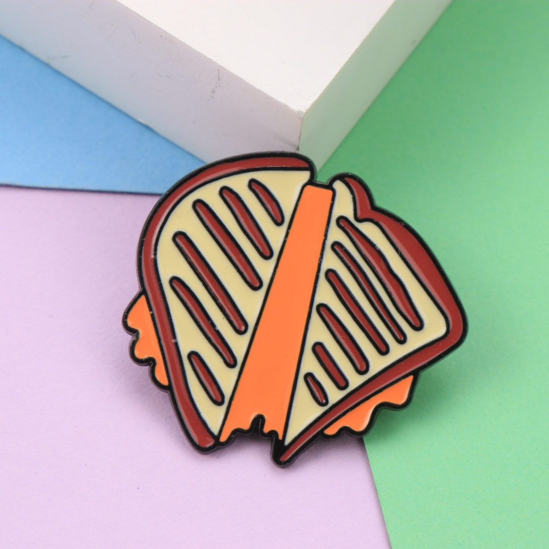 Zinc Food Snacks - Broche en émail motif sandwich grillé
